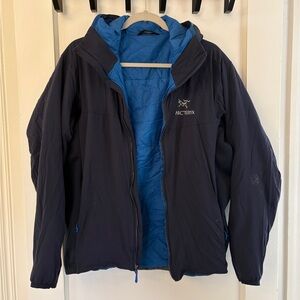 Arc'teryx Men's Atom Navy and Blue Performance Jacket